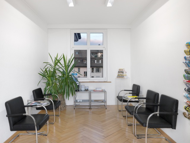 Installation view reading room with several related publications (photo: Annik Wetter)