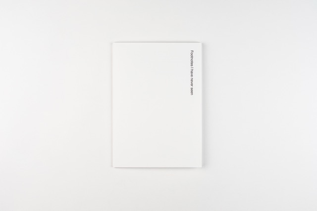 Footnotes I have never seen. A postcard book by Robin Waart with Alejandro Cesarco, Kajsa Dahlberg, Vincent Fecteau, Goda Palekaitė, Claudia de la Torre, Andrew Witkin. Photo: Ayako Nishibori. ISBN 978-90-829362-4-7