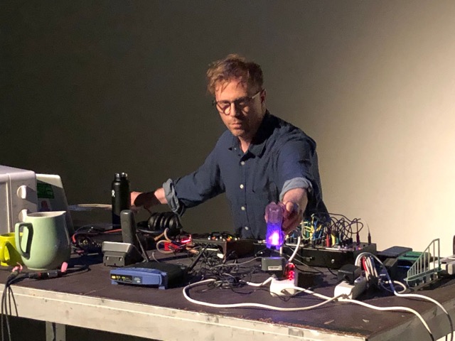 Kristen Roos performing Anti-Wave at the Digital Arts Festival 2021 in Zurich